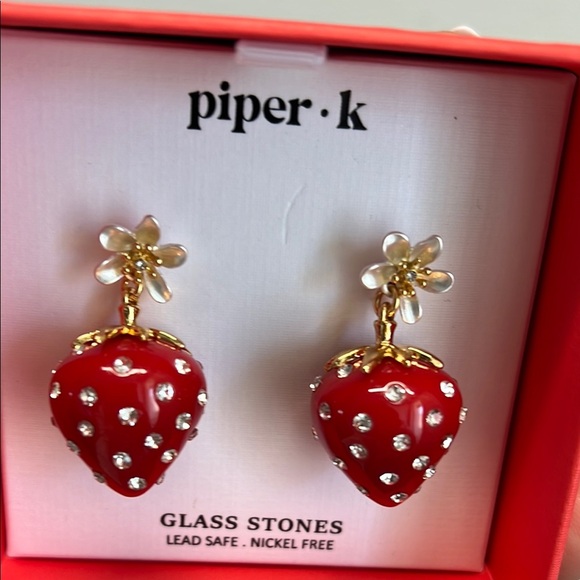 Piper K 🍓🌸 Strawberry & Flowet Earrings ✨ - Picture 5 of 5